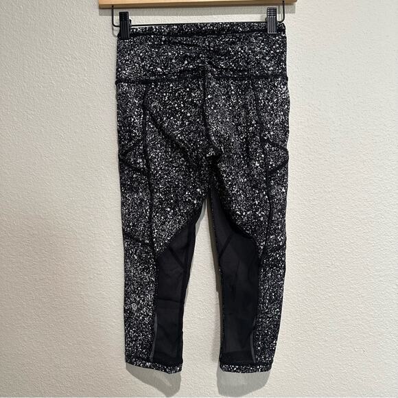 Lululemon Leggings Outrun 17" Crop Mesh Splatter White/Black SZ 4 - Picture 4 of 8